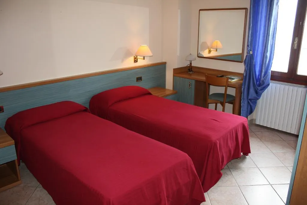 Albergo Ristorante Punta Dell'Est Клузане 3*,  Италия