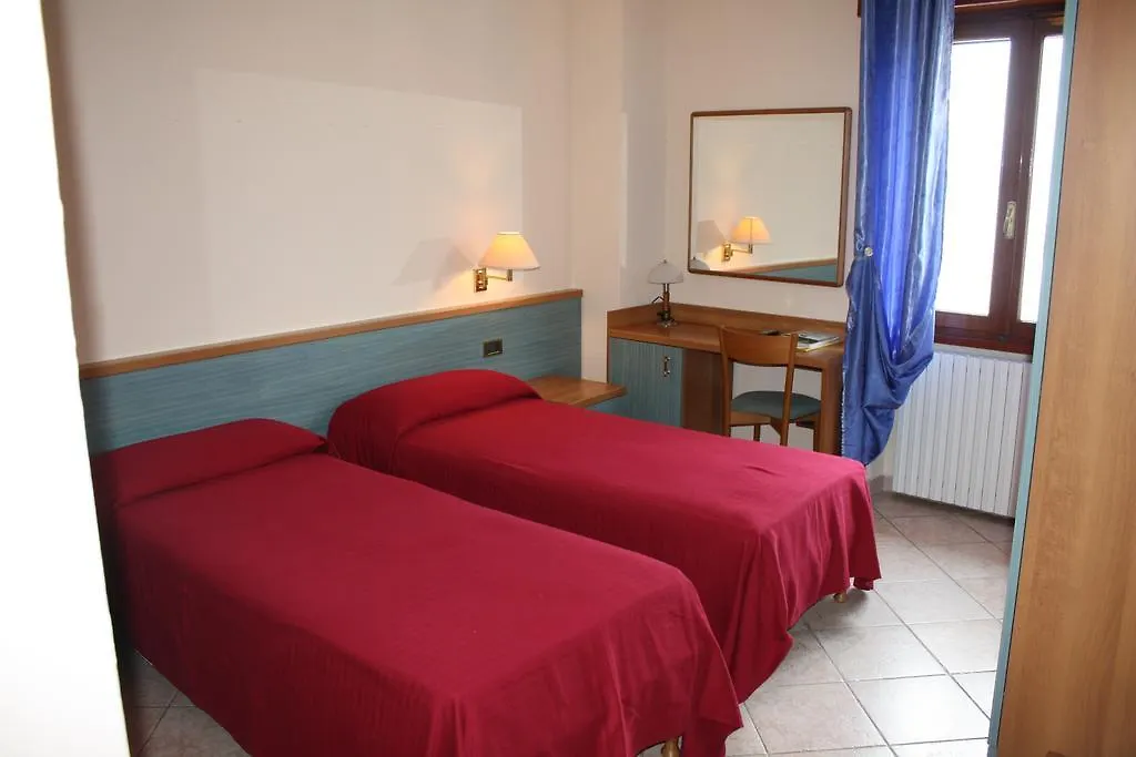 Albergo Ristorante Punta Dell'Est Клузане Италия