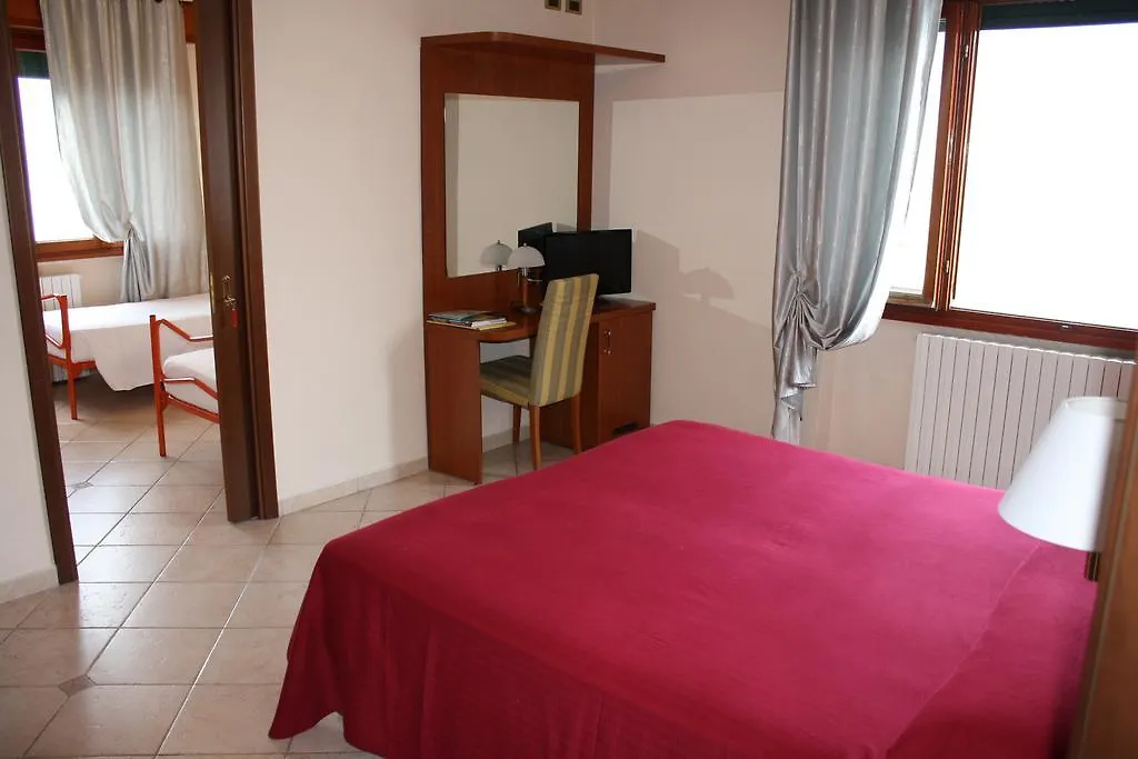 Albergo Ristorante Punta Dell'Est Клузане