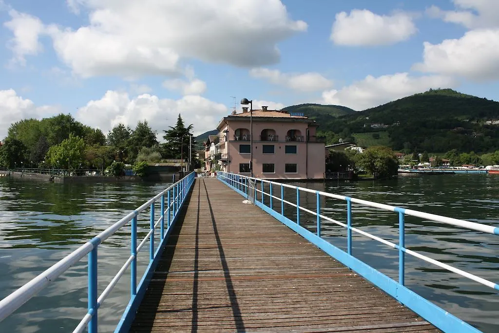 *** Отель Albergo Ristorante Punta Dell'Est Клузане Италия