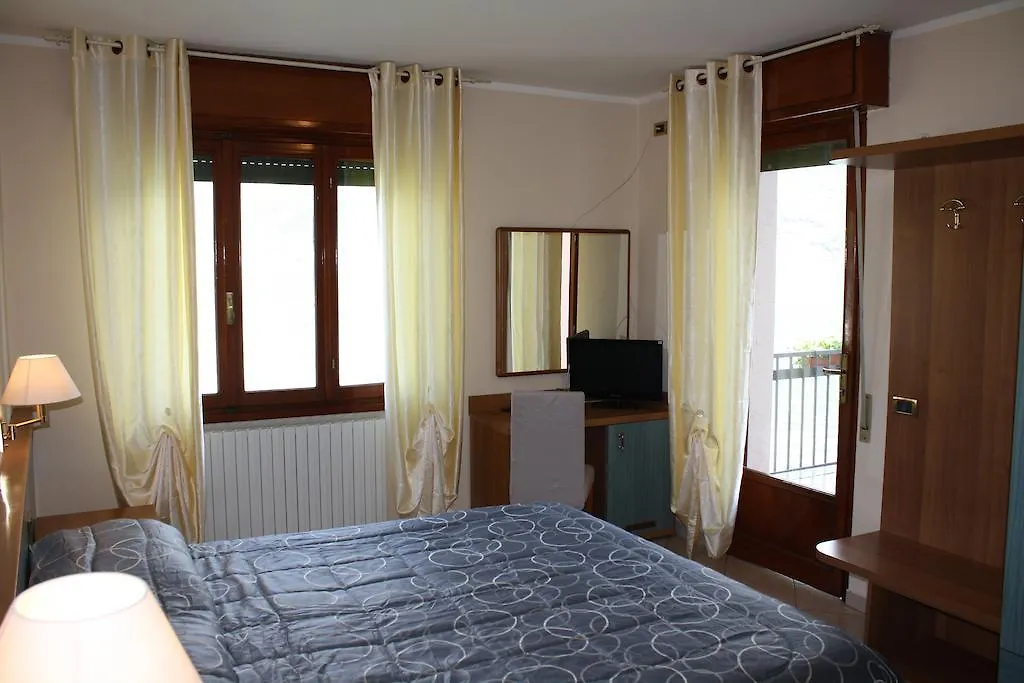 Albergo Ristorante Punta Dell'Est Клузане