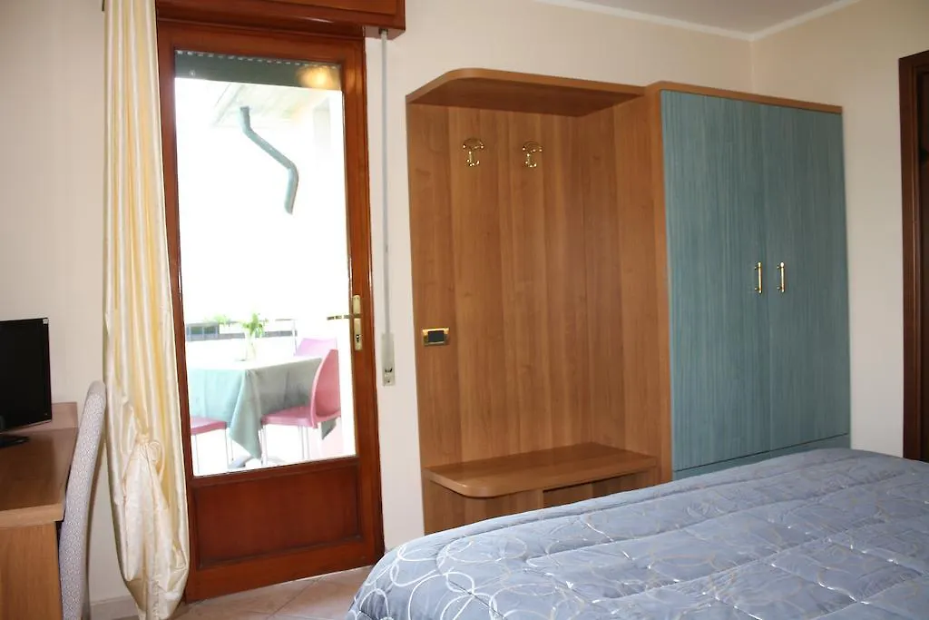 *** Отель Albergo Ristorante Punta Dell'Est Клузане Италия