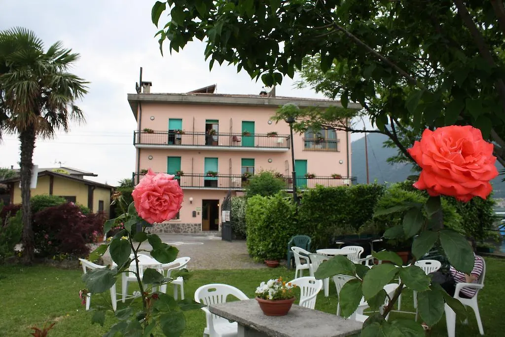 Отель Albergo Ristorante Punta Dell'Est Клузане